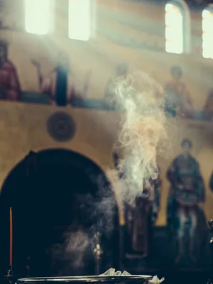 Mutter mit Baby vor der Taufe - Taufe Fotograf Esslingen