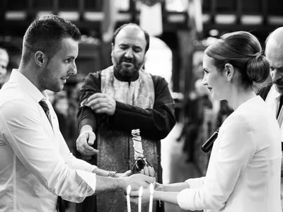 Taufkerze wird entz&uuml;ndet - Taufreportage Esslingen