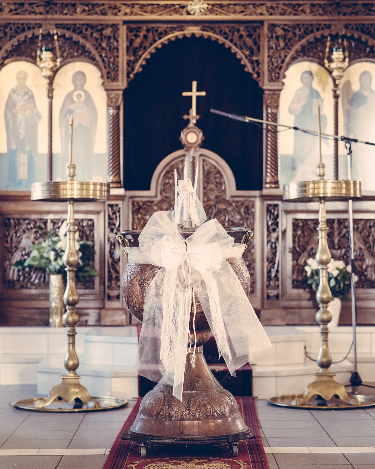 Altar und Ikonen in griechisch-orthodoxer Kirche bei der Taufe - Taufe Fotograf Esslingen